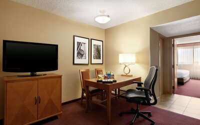 Embassy Suites by Hilton Kansas City International Airport
