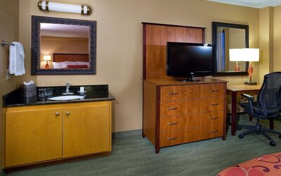 Embassy Suites by Hilton Kansas City International Airport