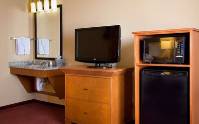 Embassy Suites by Hilton Kansas City International Airport