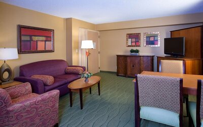 Embassy Suites by Hilton Kansas City International Airport