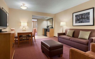 Embassy Suites by Hilton Kansas City International Airport