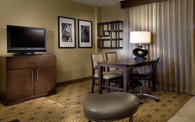 Embassy Suites by Hilton Kansas City International Airport