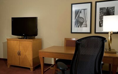 Embassy Suites by Hilton Kansas City International Airport