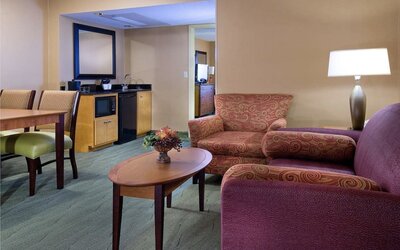 Embassy Suites by Hilton Kansas City International Airport