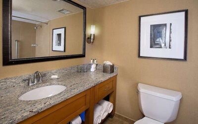 Embassy Suites by Hilton Kansas City International Airport