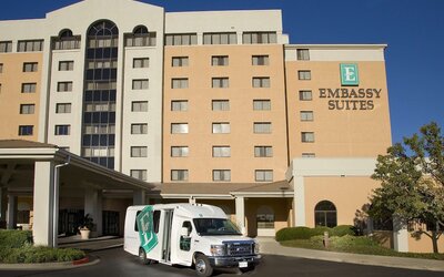 Embassy Suites by Hilton Kansas City International Airport