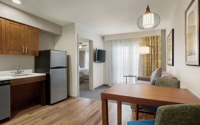 Homewood Suites by Hilton Kansas City-Airport