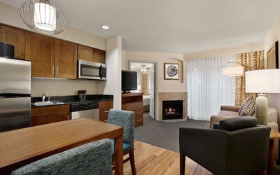 Homewood Suites by Hilton Kansas City-Airport