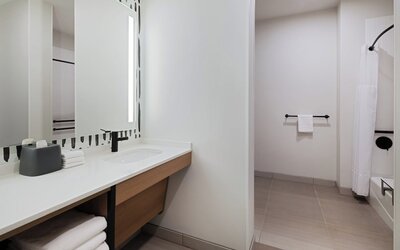 Atwell Suites Kansas City Airport by IHG