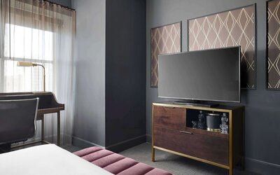 Hotel Phillips Kansas City Curio Collection by Hilton