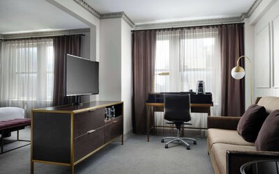 Hotel Phillips Kansas City Curio Collection by Hilton
