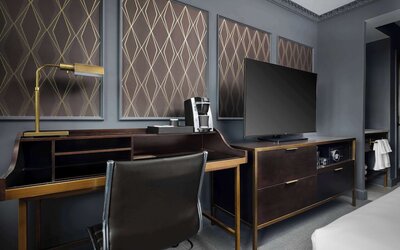 Hotel Phillips Kansas City Curio Collection by Hilton