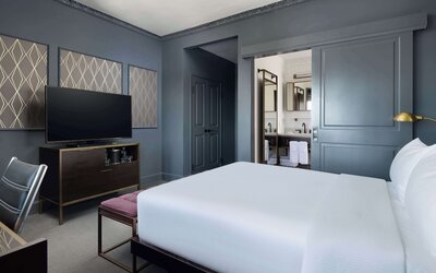 Hotel Phillips Kansas City Curio Collection by Hilton