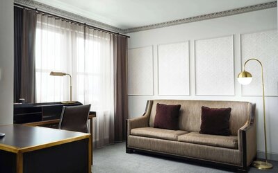 Hotel Phillips Kansas City Curio Collection by Hilton