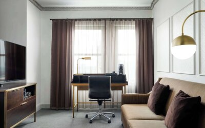 Hotel Phillips Kansas City Curio Collection by Hilton