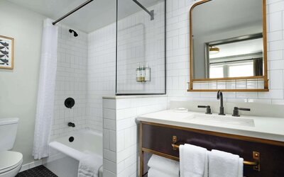 Hotel Phillips Kansas City Curio Collection by Hilton