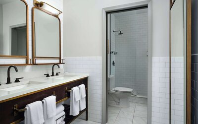 Hotel Phillips Kansas City Curio Collection by Hilton
