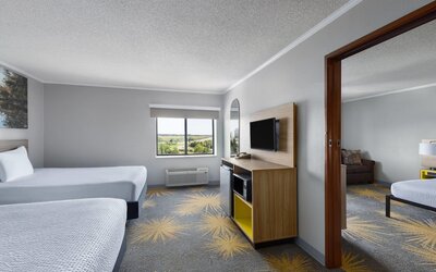 Days Inn & Suites by Wyndham Kansas City South