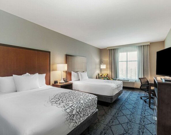 La Quinta Inn & Suites by Wyndham Kansas City Beacon Hill