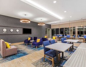 La Quinta Inn & Suites by Wyndham Kansas City Beacon Hill