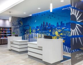 La Quinta Inn & Suites by Wyndham Kansas City Beacon Hill
