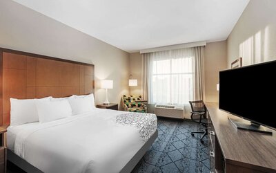 La Quinta Inn & Suites by Wyndham Kansas City Beacon Hill