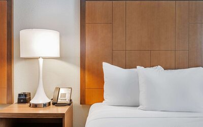 La Quinta Inn & Suites by Wyndham Kansas City Beacon Hill