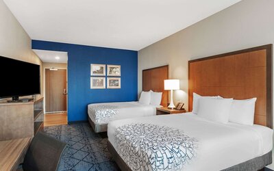 La Quinta Inn & Suites by Wyndham Kansas City Beacon Hill