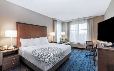 La Quinta Inn & Suites by Wyndham Kansas City Beacon Hill