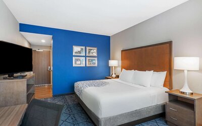 La Quinta Inn & Suites by Wyndham Kansas City Beacon Hill