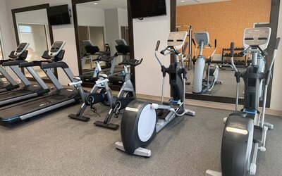 La Quinta Inn & Suites by Wyndham Kansas City Beacon Hill