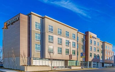 La Quinta Inn & Suites by Wyndham Kansas City Beacon Hill