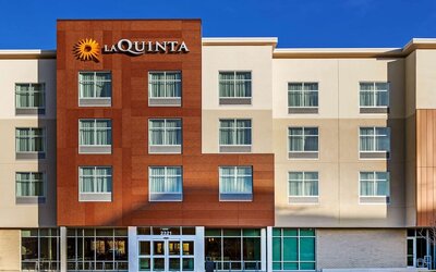 La Quinta Inn & Suites by Wyndham Kansas City Beacon Hill