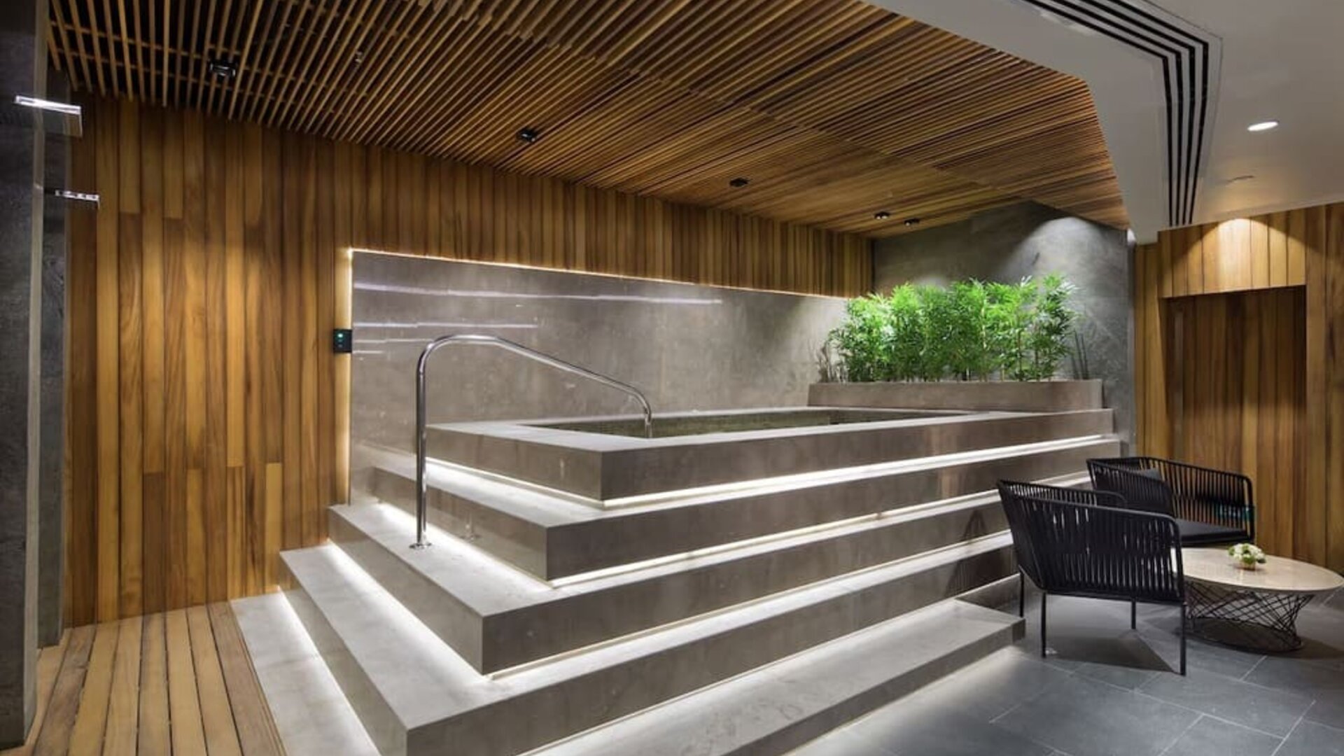 Turkish hot tub at DoubleTree By Hilton Istanbul - Piyalepasa.