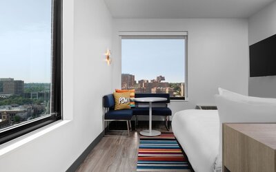 Aloft by Marriott Kansas City Country Club Plaza
