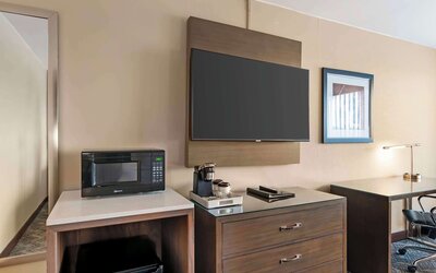 Best Western Plus Kansas City Sports Complex Hotel