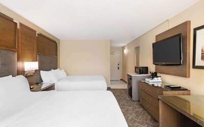 Best Western Plus Kansas City Sports Complex Hotel