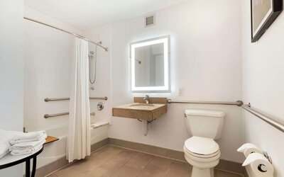 Best Western Plus Kansas City Sports Complex Hotel