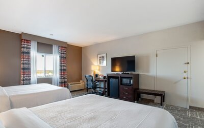 Orangewood Inn & Suites Kansas City Airport