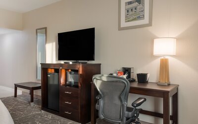 Orangewood Inn & Suites Kansas City Airport