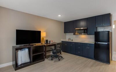 Orangewood Inn & Suites Kansas City Airport