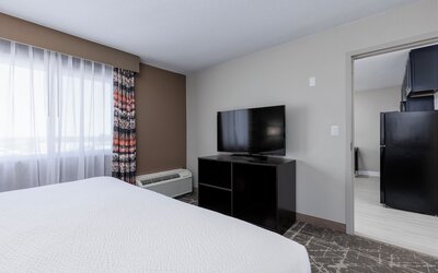 Orangewood Inn & Suites Kansas City Airport
