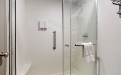 Orangewood Inn & Suites Kansas City Airport
