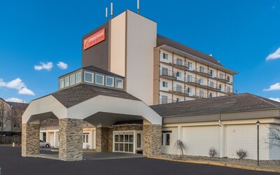Orangewood Inn & Suites Kansas City Airport