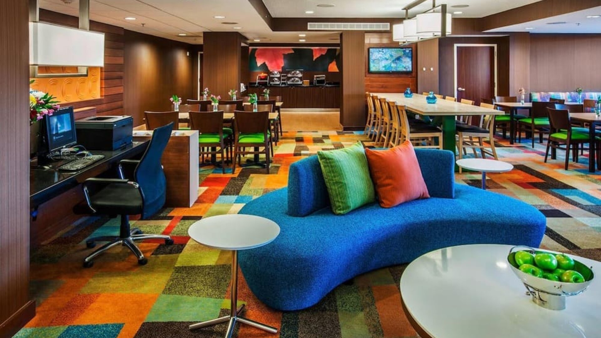 Lounge and coworking space at Fairfield Inn East Rutherford Meadowlands.
