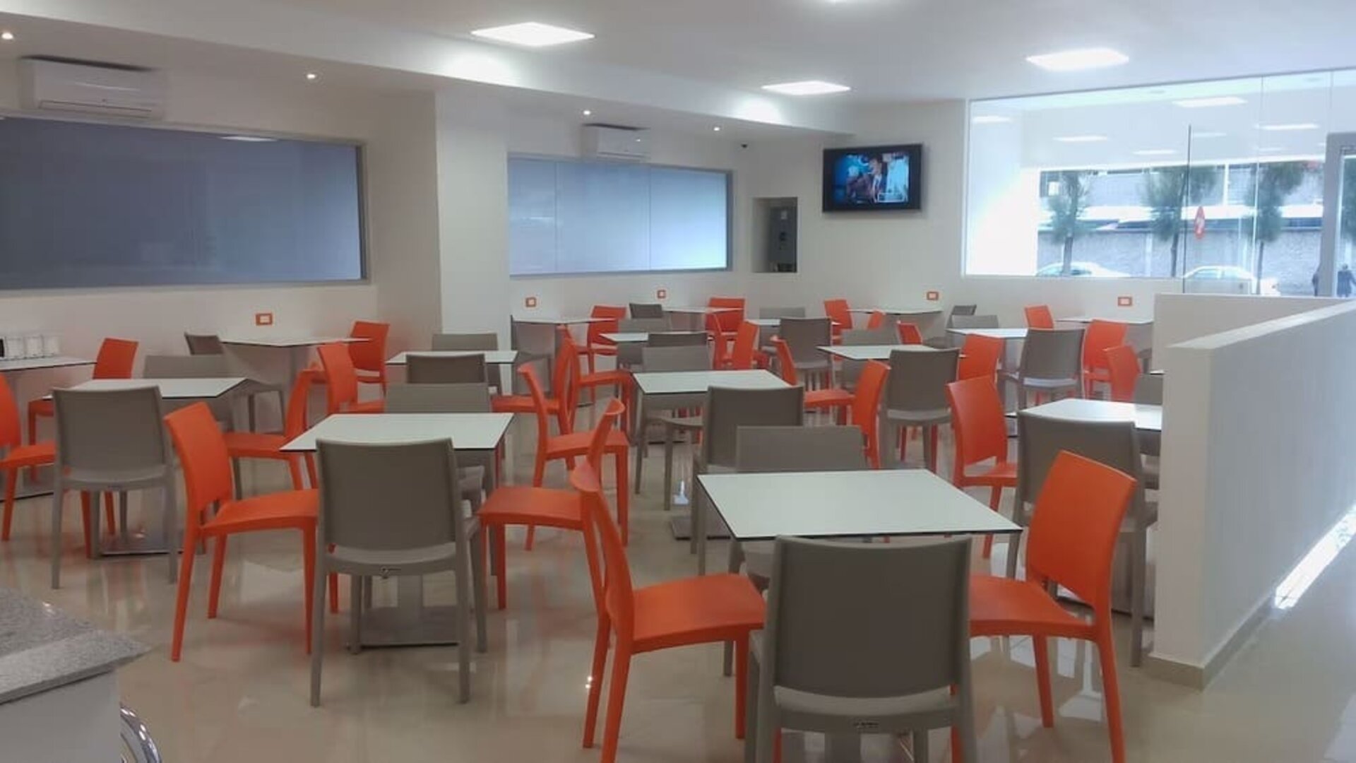 Dining and coworking space at Hotel Star Express Puebla.