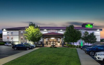 La Quinta Inn & Suites by Wyndham Blue Springs