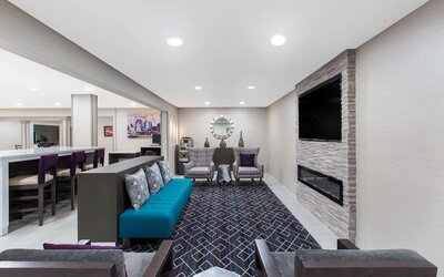 La Quinta Inn & Suites by Wyndham Blue Springs
