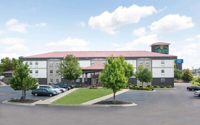 La Quinta Inn & Suites by Wyndham Blue Springs