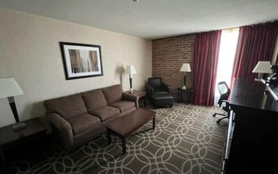 Hotel Lotus Kansas City Merriam